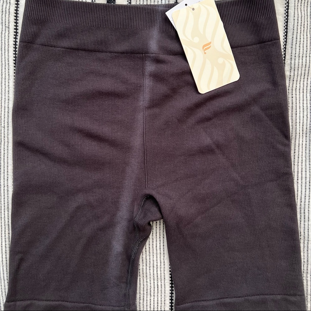 Fabletics Charcoal Grey, High-Waisted Cloudrib Seamless 7” Shorts